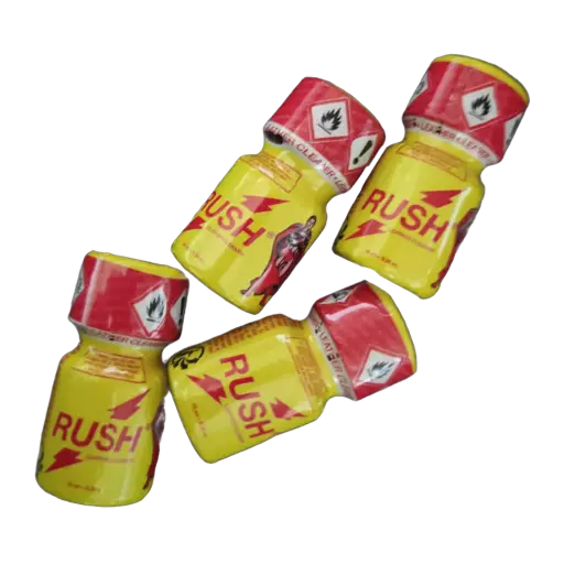 Četiri žute bočice Rush Leather Cleaner pod različitim uglovima