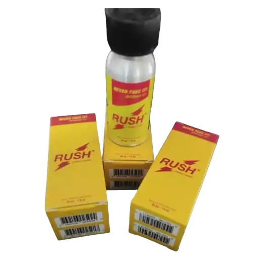 Bočica Rush 30 ml iznad tri žute kutije sa barkodom
